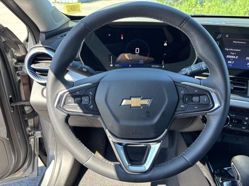 Used 2024 Chevrolet Trax LT w/ LT Convenience Package FWD image 18