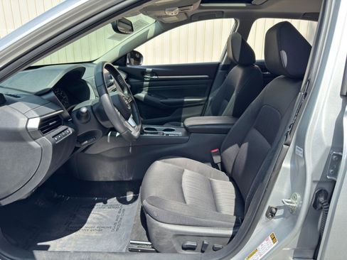 Used 2019 Nissan Altima 2.5 SV FWD image 16