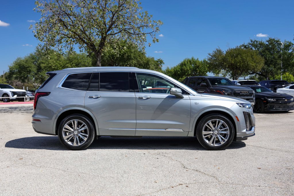 Used 2025 Cadillac XT6 Premium Luxury FWD image 5