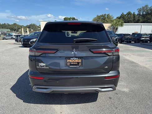 New 2025 Mitsubishi Outlander SE image 5