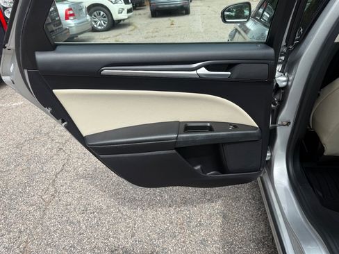 Used 2018 Ford Fusion Titanium AWD/4WD image 17