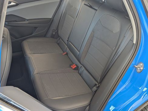 Used 2023 Volkswagen Taos SE image 17