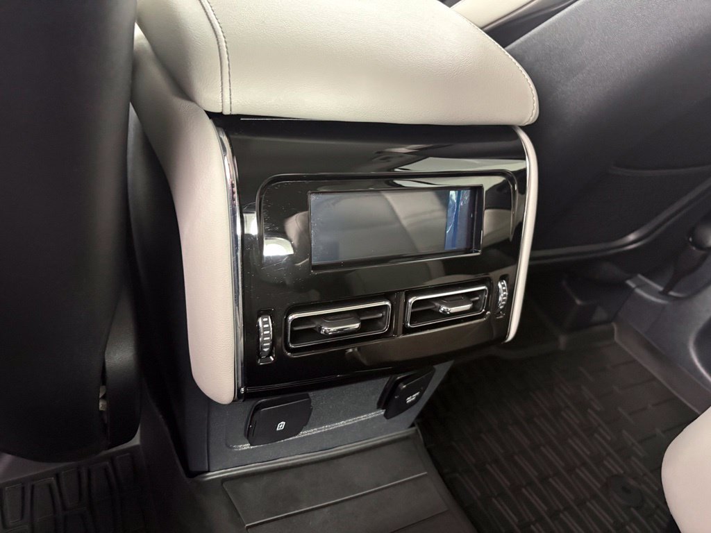 Used 2026 Lincoln Aviator AWD w/ Jet Appearance Package image 14