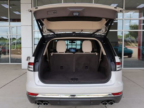 Used 2021 Lincoln Aviator Reserve w/ Equipment Group 201A RWD image 8