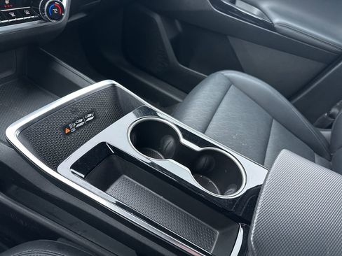 Used 2025 Chevrolet Equinox LT w/ Convenience Package II image 41