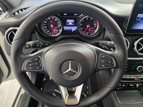 Used 2020 Mercedes-Benz GLA 250 4MATIC image 16