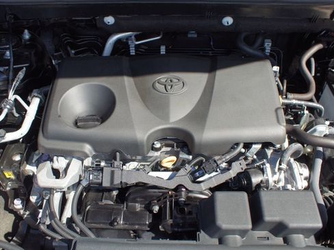 Used 2023 Toyota RAV4 XLE image 28