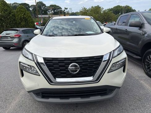 Used 2021 Nissan Rogue SV FWD image 2