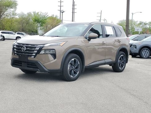 Used 2025 Nissan Rogue SV AWD/4WD image 2