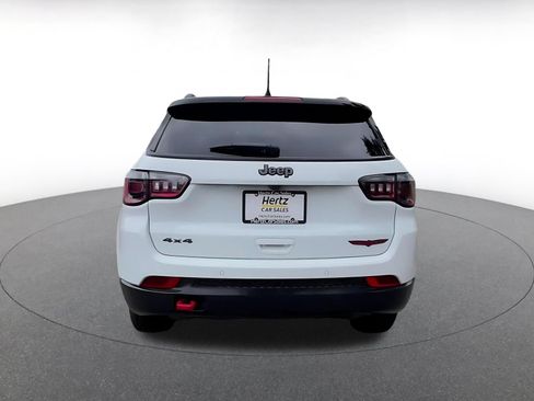 Used 2025 Jeep Compass Trailhawk AWD/4WD image 12