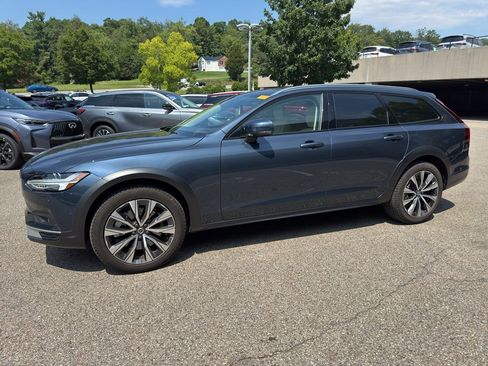 Certified 2025 Volvo V90 B6 Cross Country Plus AWD/4WD image 5