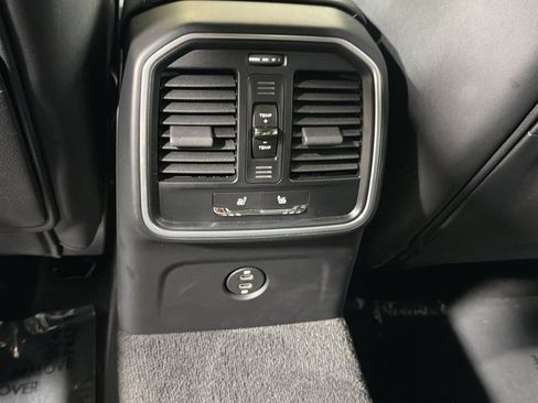 Certified 2026 Porsche Macan AWD/4WD image 19