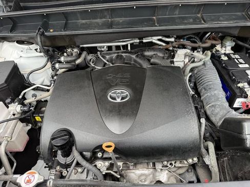 Used 2021 Toyota Highlander LE FWD image 35