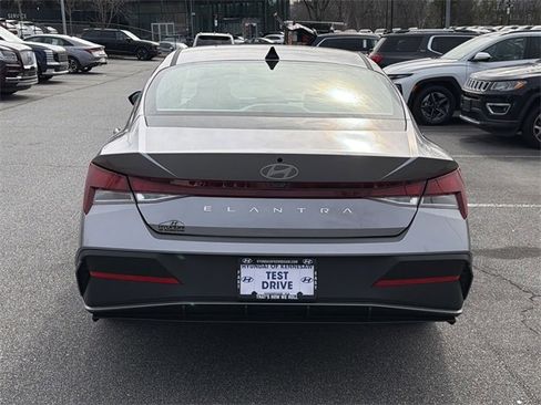 New 2026 Hyundai Elantra SE image 6