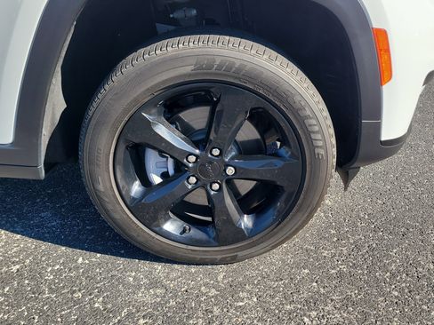 Used 2023 Jeep Grand Cherokee L Laredo image 10