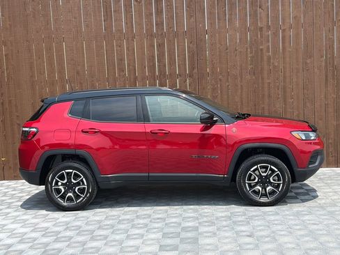 Used 2024 Jeep Compass Trailhawk w/ Sun and Sound Group AWD/4WD image 14