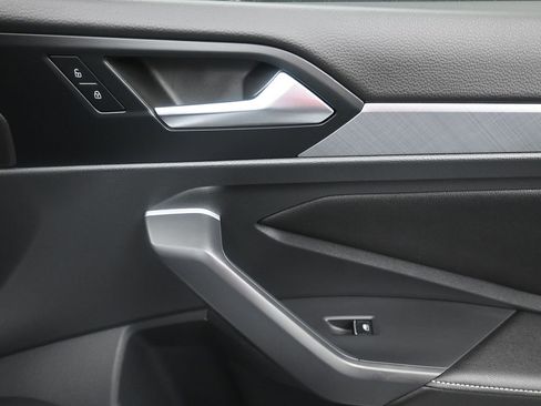 Used 2023 Volkswagen Jetta SE image 27