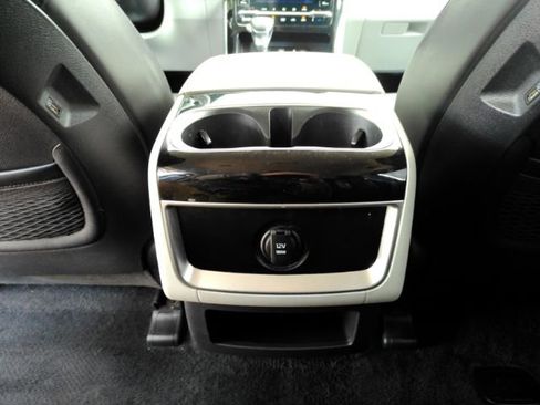Used 2024 Kia Carnival EX FWD image 31