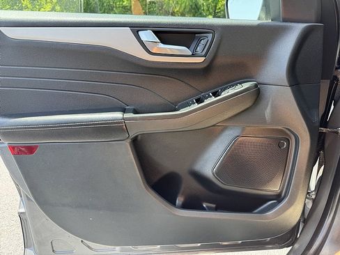 Used 2021 Ford Escape SE w/ SE Sport Appearance Package image 26