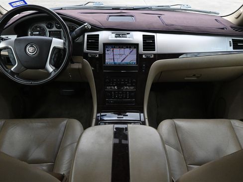 Used 2011 Cadillac Escalade Luxury image 7