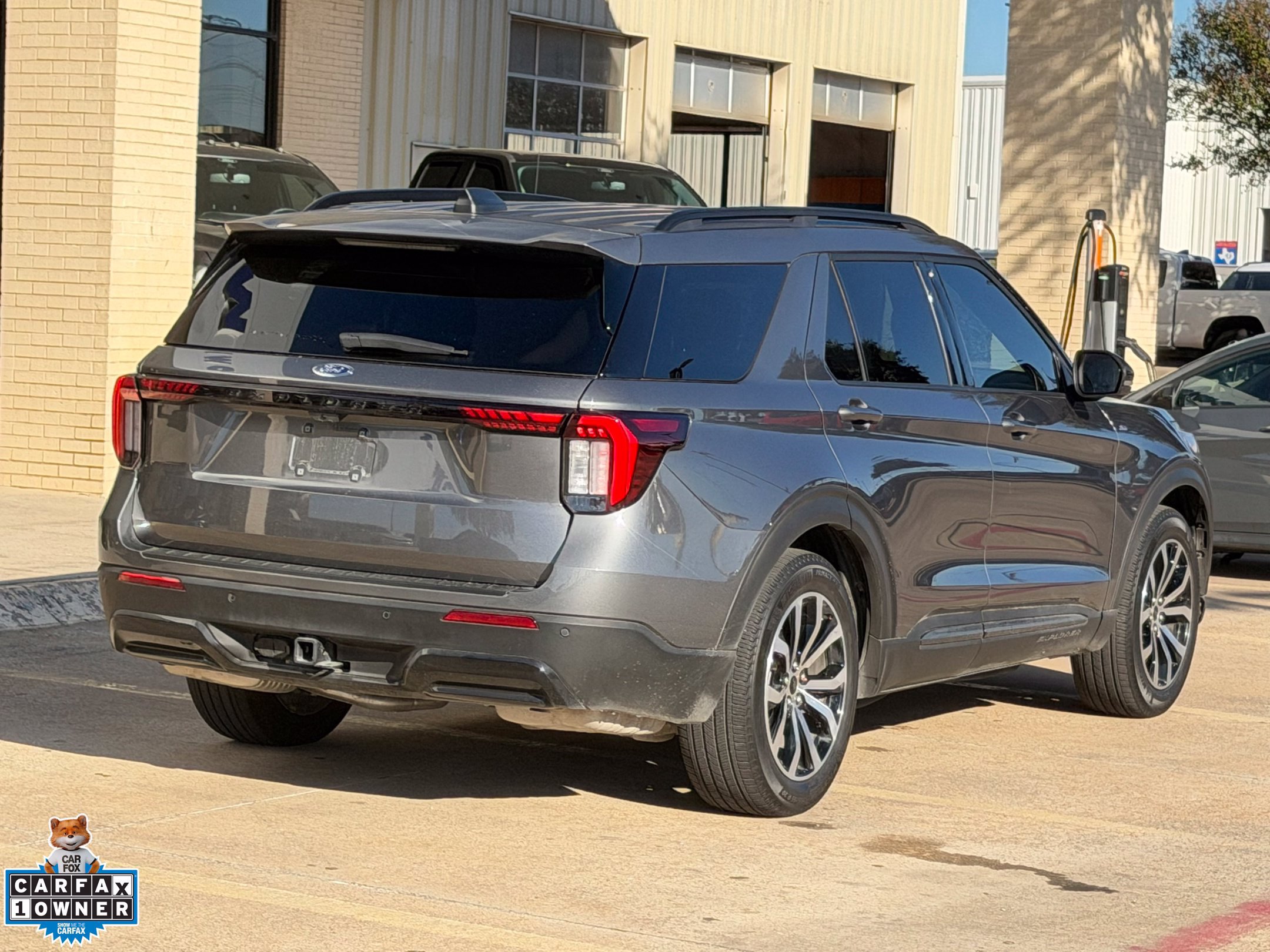 Used 2025 Ford Explorer ST-Line w/ Premium Package RWD image 3