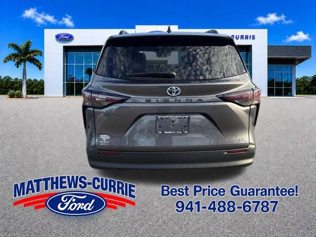 Used 2025 Toyota Sienna LE w/ LE Plus Package FWD image 5