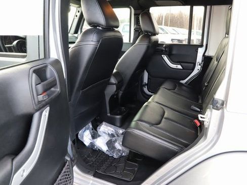 Used 2017 Jeep Wrangler Unlimited Rubicon image 13