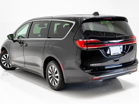 Used 2024 Chrysler Pacifica Limited FWD image 36