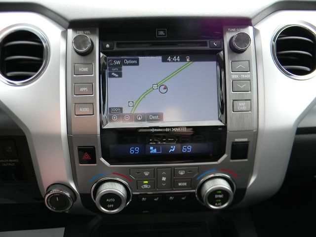 Used 2016 Toyota Tundra 4x4 CrewMax image 12