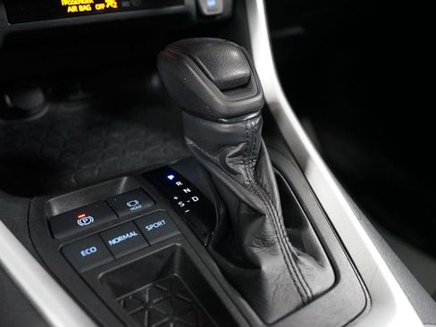 Certified 2022 Toyota RAV4 XLE image 20