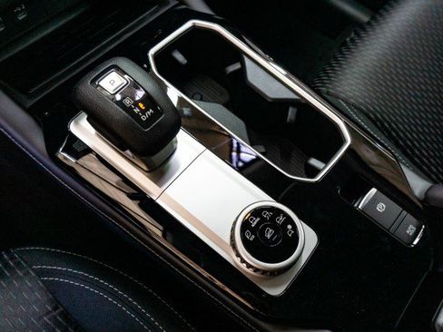 New 2025 Mitsubishi Outlander ES image 13