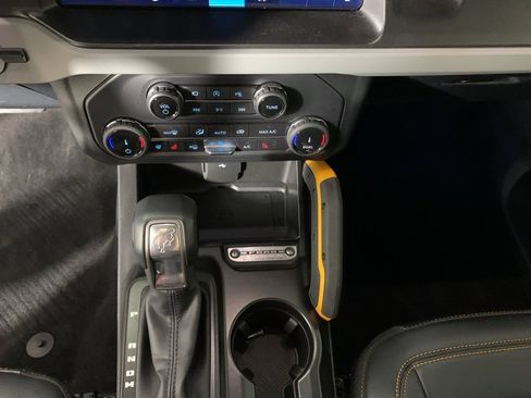 Used 2022 Ford Bronco Badlands image 25