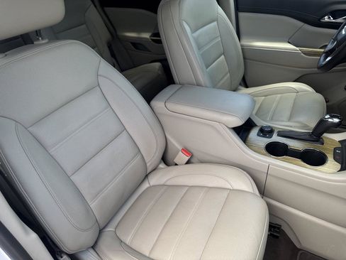 Used 2019 GMC Acadia Denali w/ Technology Package AWD/4WD image 39