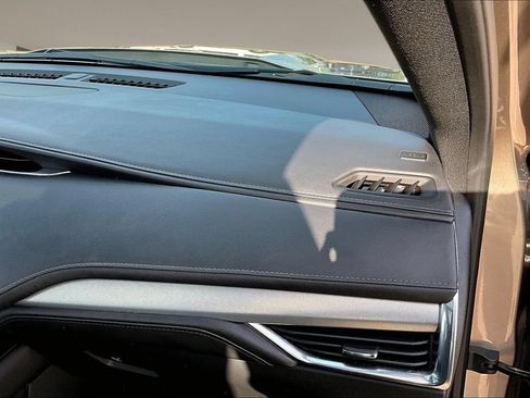 Used 2022 Cadillac XT4 Premium Luxury w/ Enhanced Visibility Package FWD image 16