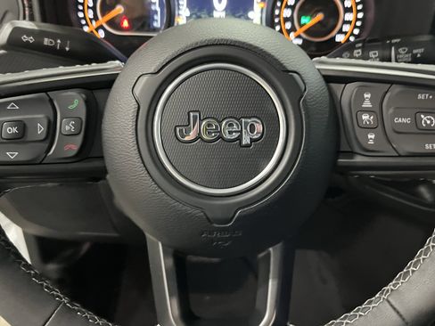 Certified 2025 Jeep Wrangler Unlimited Rubicon AWD/4WD image 18