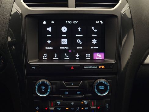Used 2017 Ford Explorer XLT w/ Equipment Group 202A AWD/4WD image 25