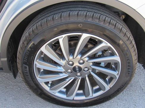 Used 2023 Lincoln Corsair Reserve FWD image 9