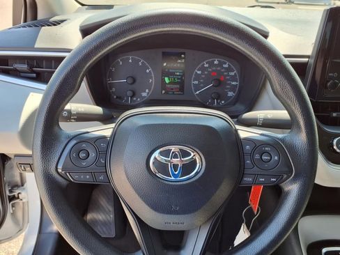 Used 2025 Toyota Corolla LE image 17