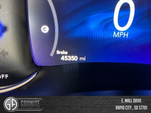 Used 2024 Chrysler Pacifica Limited FWD image 17