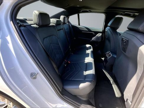 Used 2024 BMW 530i RWD image 18
