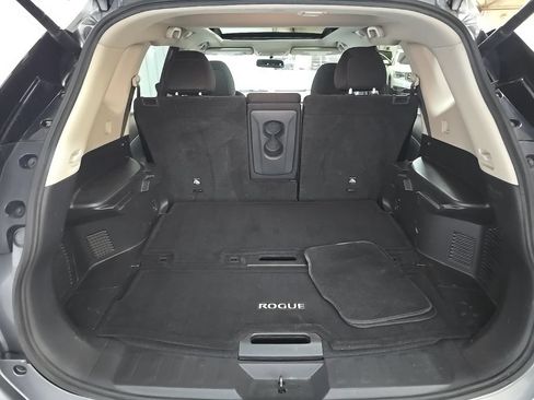 Used 2018 Nissan Rogue SV w/ Sun & Sound Touring Package AWD/4WD image 13