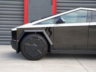 Used 2024 Tesla Cybertruck AWD Crew Cab video 2