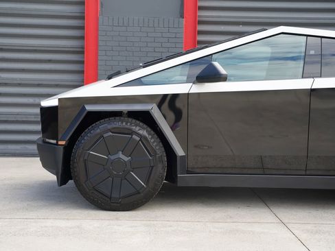 Used 2024 Tesla Cybertruck AWD Crew Cab image 2