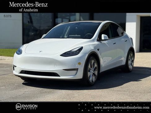 Used 2022 Tesla Model Y Long Range AWD/4WD image 1
