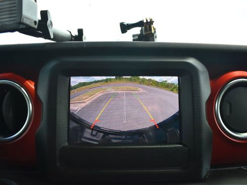 Used 2020 Jeep Wrangler Rubicon w/ LED Lighting Group AWD/4WD image 15