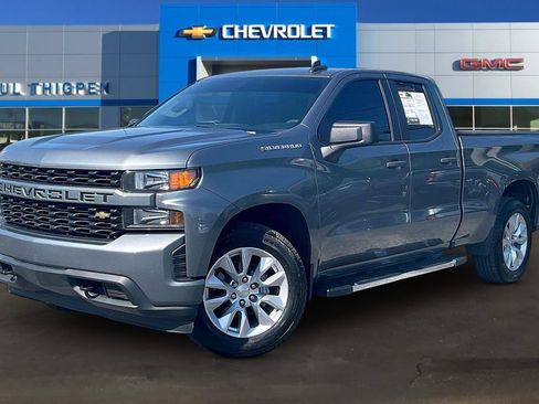 Used 2020 Chevrolet Silverado 1500 Custom w/ Custom Value Package RWD image 3