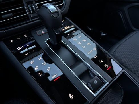 Certified 2026 Porsche Macan image 21