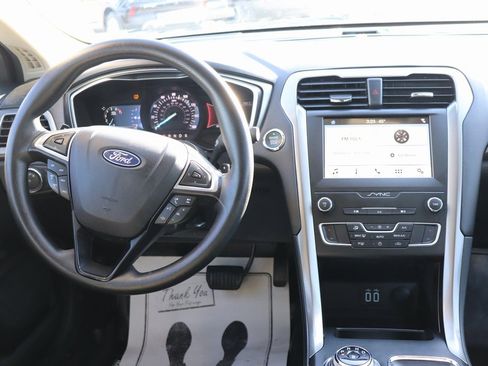 Used 2019 Ford Fusion SE image 16