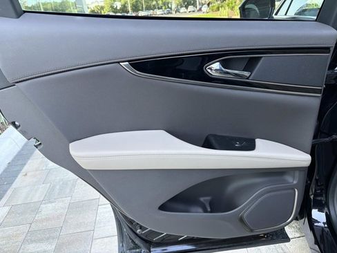Certified 2022 Lincoln Nautilus FWD w/ Premium Package image 17