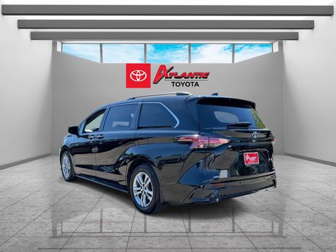 Used 2023 Toyota Sienna XSE w/ XSE Plus Package AWD/4WD image 6